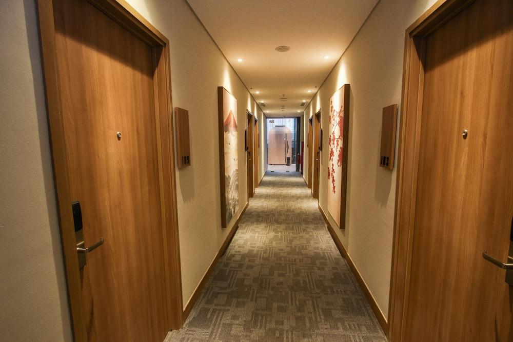 Kuretakeso Kemang Hotel Джакарта Екстер'єр фото