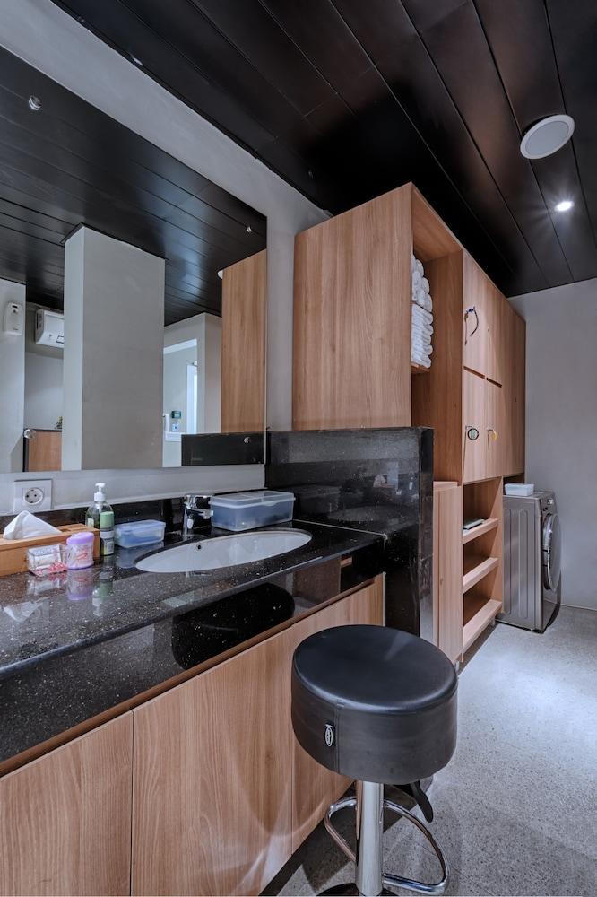 Kuretakeso Kemang Hotel Джакарта Екстер'єр фото