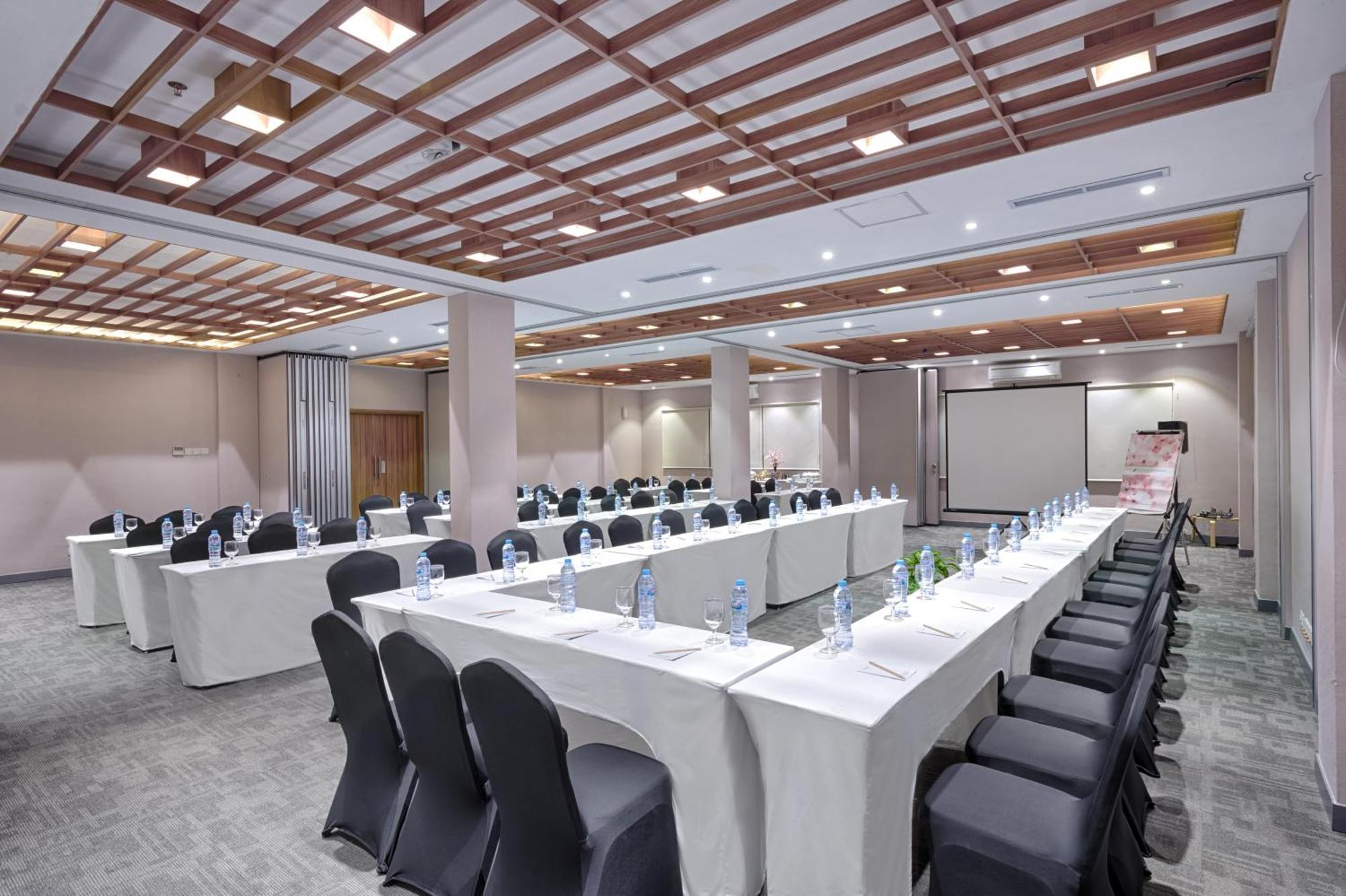 Kuretakeso Kemang Hotel Джакарта Екстер'єр фото