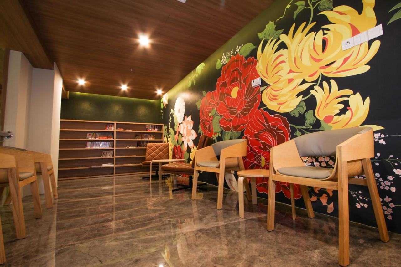 Kuretakeso Kemang Hotel Джакарта Екстер'єр фото
