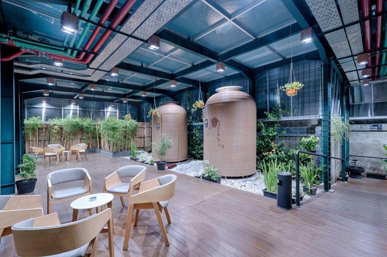 Kuretakeso Kemang Hotel Джакарта Екстер'єр фото